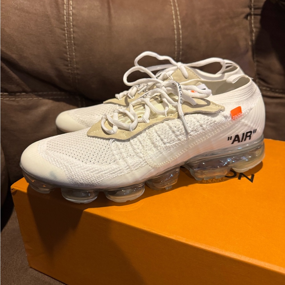 Off white vapor maxes SIZE 12